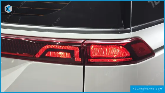 KIA CARNIVAL DIESEL 9-SEATER SIGNATURE