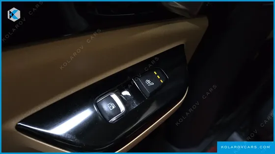 KIA CARNIVAL DIESEL 9-SEATER SIGNATURE