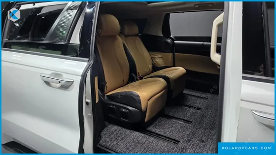 KIA CARNIVAL GASOLINE 7-SEATER SIGNATURE