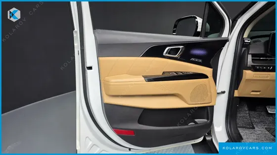 KIA CARNIVAL GASOLINE 7-SEATER SIGNATURE