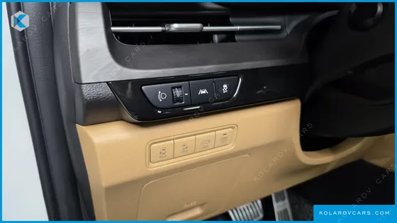 KIA CARNIVAL GASOLINE 7-SEATER SIGNATURE