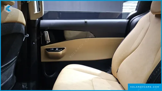 KIA CARNIVAL GASOLINE 9-SEATER NOBLESSE