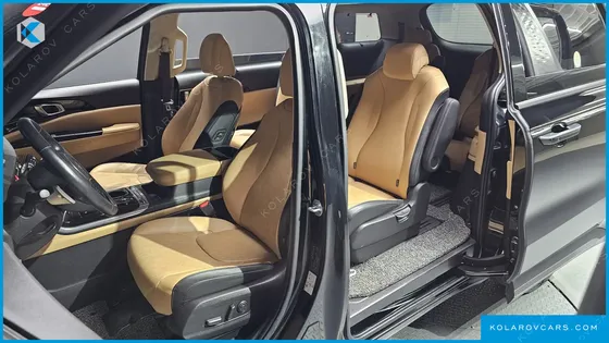KIA CARNIVAL DIESEL 9-SEATER NOBLESSE