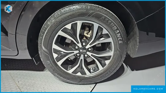 KIA CARNIVAL DIESEL 9-SEATER NOBLESSE