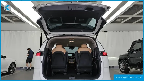 KIA CARNIVAL DIESEL 9-SEATER NOBLESSE