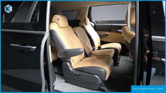KIA CARNIVAL GASOLINE 11-SEATER SIGNATURE