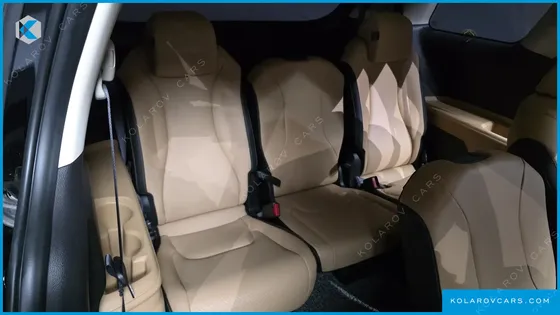 KIA CARNIVAL GASOLINE 11-SEATER SIGNATURE