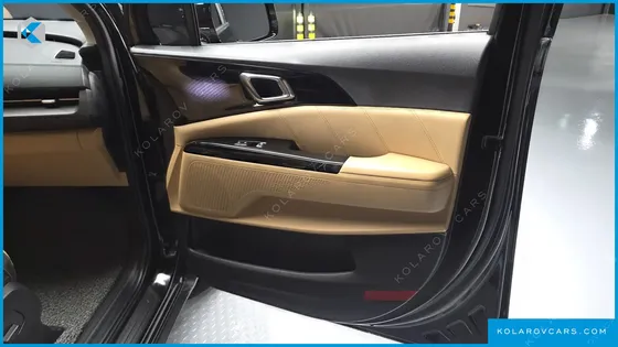 KIA CARNIVAL GASOLINE 11-SEATER SIGNATURE