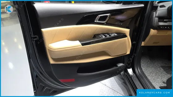 KIA CARNIVAL GASOLINE 11-SEATER SIGNATURE