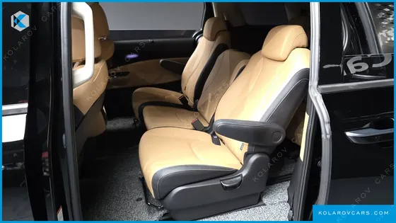 KIA CARNIVAL GASOLINE 11-SEATER SIGNATURE