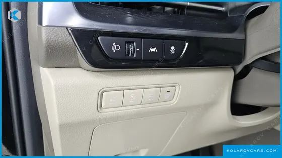 KIA CARNIVAL DIESEL 9-SEATER HI-LIMOUSINE