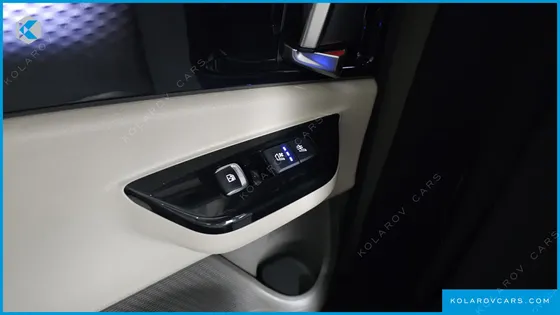 KIA CARNIVAL DIESEL 9-SEATER HI-LIMOUSINE