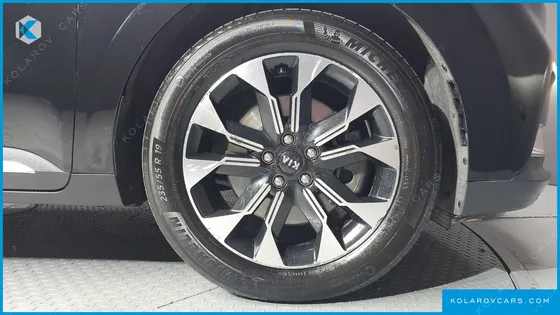 KIA CARNIVAL DIESEL 9-SEATER NOBLESSE