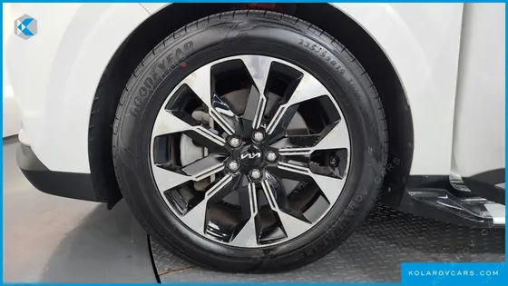 KIA CARNIVAL GASOLINE 7-SEATER NOBLESSE