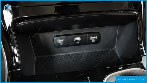 KIA CARNIVAL GASOLINE 7-SEATER NOBLESSE