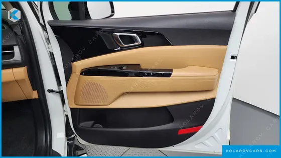 KIA CARNIVAL GASOLINE 7-SEATER NOBLESSE