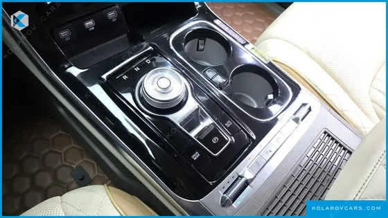 KIA CARNIVAL GASOLINE 7-SEATER HI-LIMOUSINE