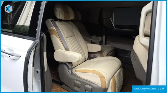 KIA CARNIVAL GASOLINE 7-SEATER HI-LIMOUSINE