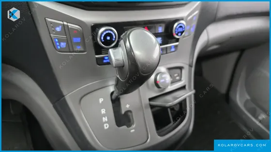 HYUNDAI STAREX 4WD WAGON 12-SEATER