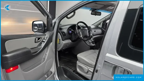 HYUNDAI STAREX 4WD WAGON 12-SEATER
