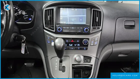 HYUNDAI STAREX 4WD WAGON 12-SEATER