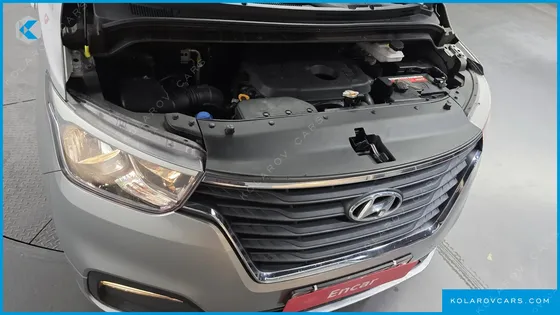 HYUNDAI STAREX VAN 3-SEATER
