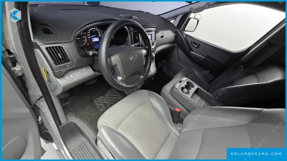 HYUNDAI STAREX VAN 3-SEATER