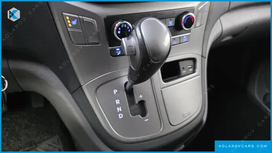 HYUNDAI STAREX VAN 3-SEATER