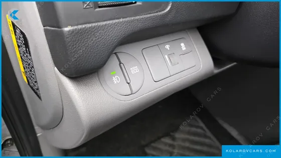 HYUNDAI STAREX VAN 3-SEATER