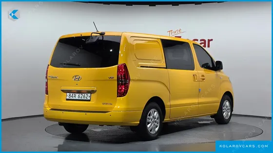 HYUNDAI STAREX VAN 5-SEATER
