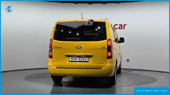 HYUNDAI STAREX VAN 5-SEATER