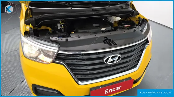HYUNDAI STAREX VAN 5-SEATER