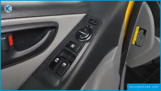 HYUNDAI STAREX VAN 5-SEATER