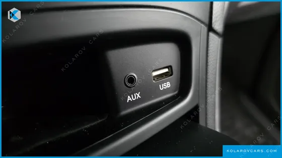 HYUNDAI STAREX VAN 5-SEATER
