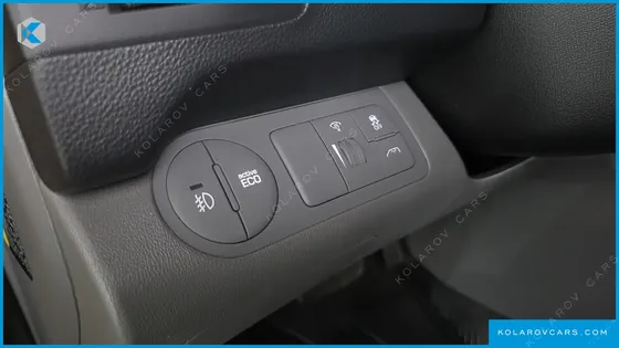 HYUNDAI STAREX VAN 5-SEATER