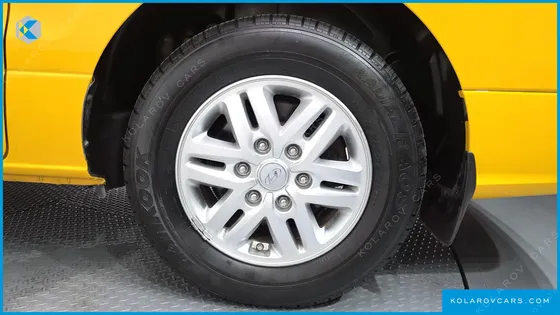 HYUNDAI STAREX VAN 5-SEATER