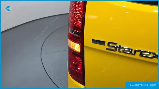 HYUNDAI STAREX VAN 5-SEATER