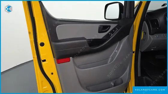 HYUNDAI STAREX VAN 5-SEATER