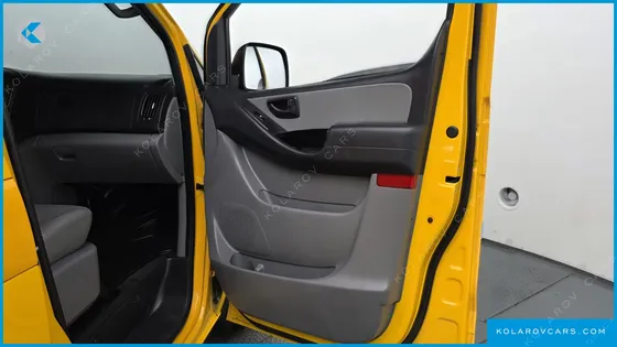 HYUNDAI STAREX VAN 5-SEATER