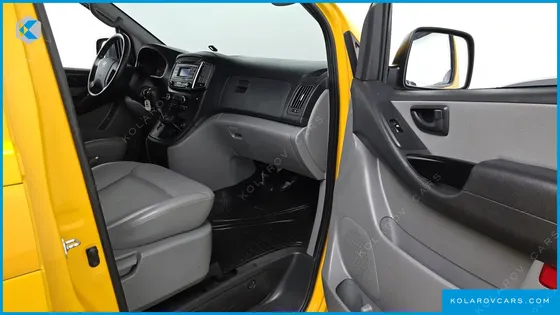 HYUNDAI STAREX VAN 5-SEATER