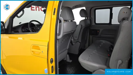 HYUNDAI STAREX VAN 5-SEATER