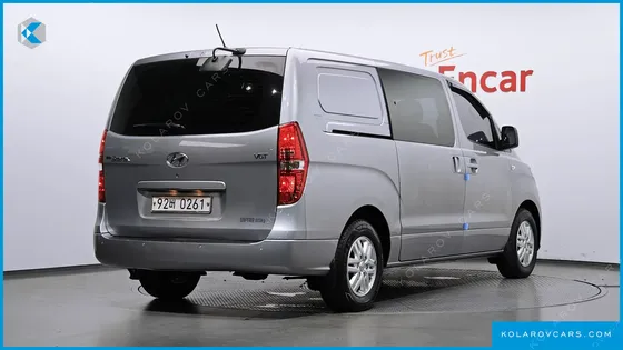 HYUNDAI STAREX VAN 5-SEATER
