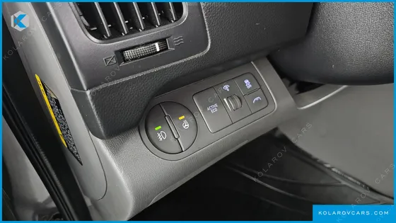 HYUNDAI STAREX VAN 5-SEATER