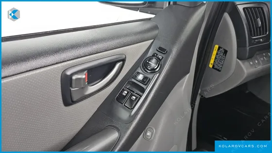 HYUNDAI STAREX VAN 5-SEATER