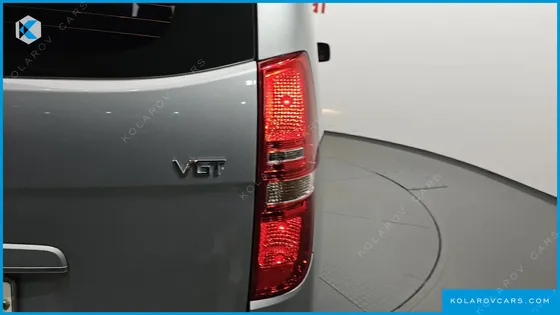 HYUNDAI STAREX VAN 5-SEATER