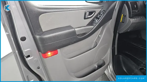 HYUNDAI STAREX VAN 5-SEATER