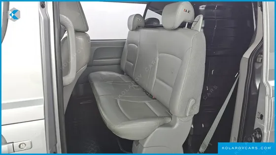 HYUNDAI STAREX VAN 5-SEATER