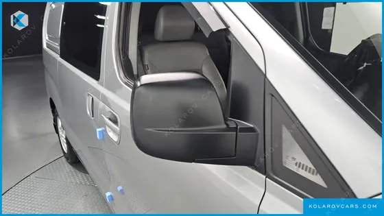 HYUNDAI STAREX VAN 5-SEATER