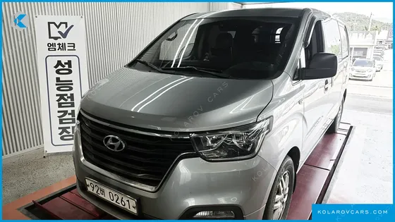 HYUNDAI STAREX VAN 5-SEATER