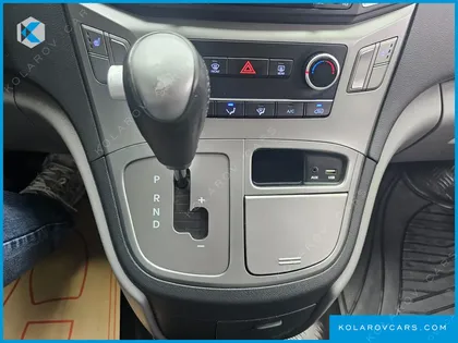 HYUNDAI STAREX VAN 3-SEATER